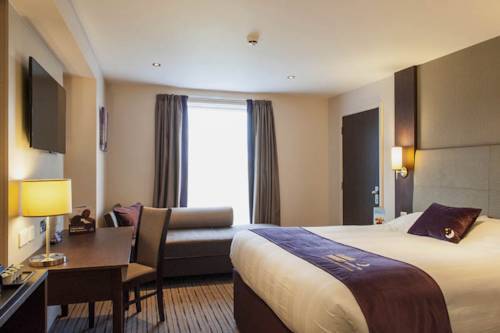 Premier Inn London Romford Central Exterior foto