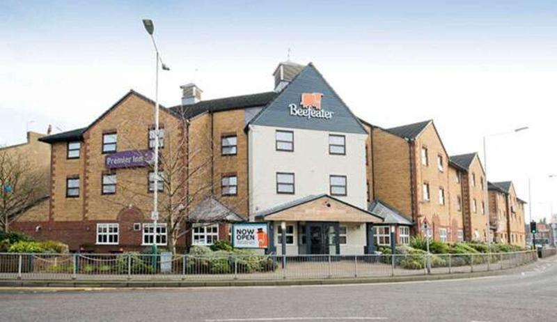 Premier Inn London Romford Central Exterior foto